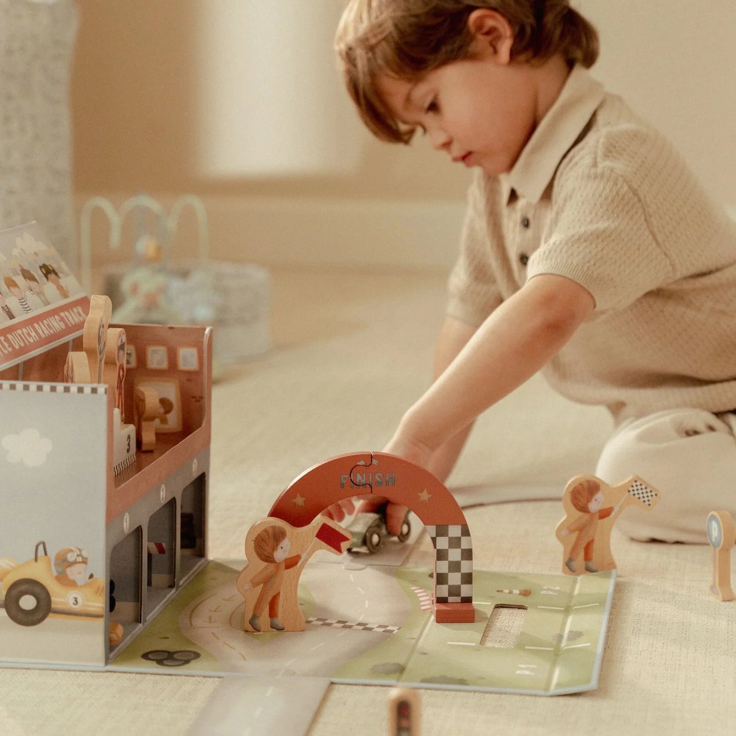 Circuit de course en bois dans une mallette de jeu – Multicolore – Essentials Price
