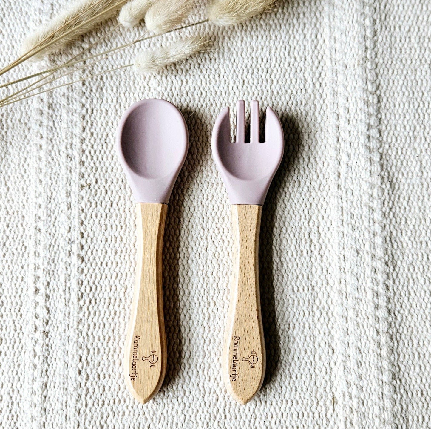 Rammelaartje - Cuillère et fourchette en silicone avec manche en bambou - Rose tendre
