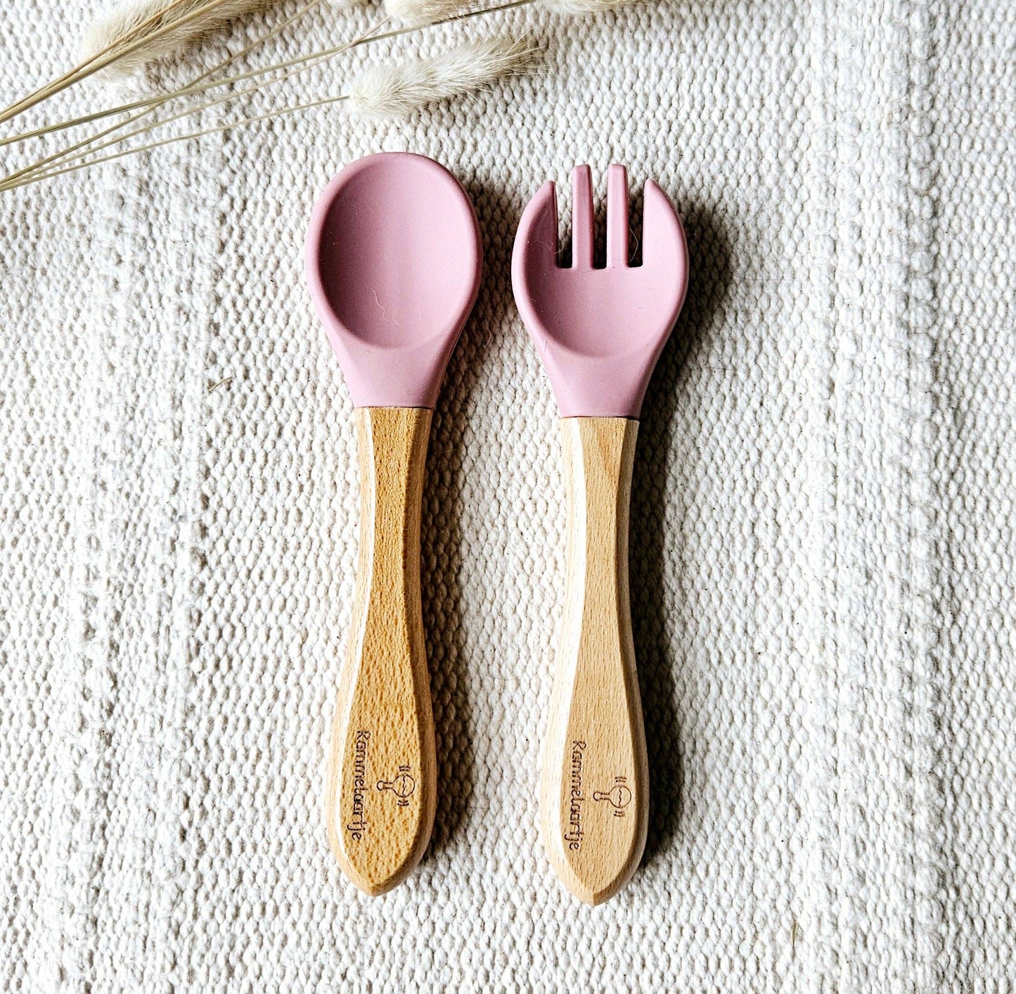 Rammelaartje - Cuillère et fourchette en silicone avec manche en bambou - Rose poudré