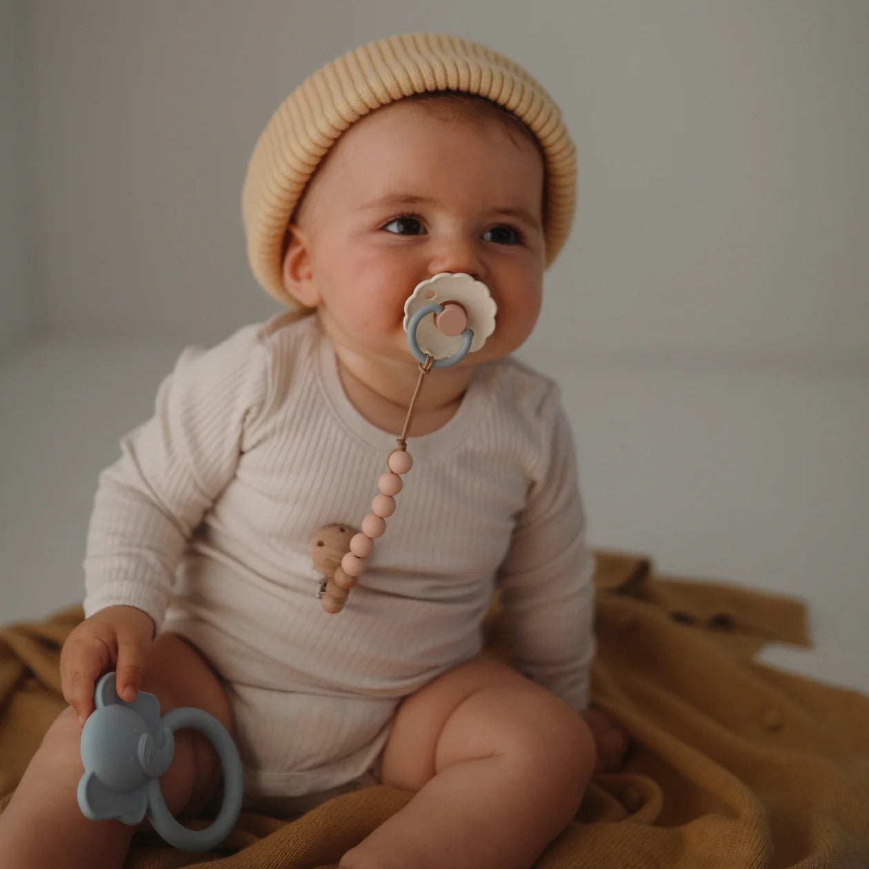 Tétine en caoutchouc naturel FRIGG Daisy Cotton Daisy