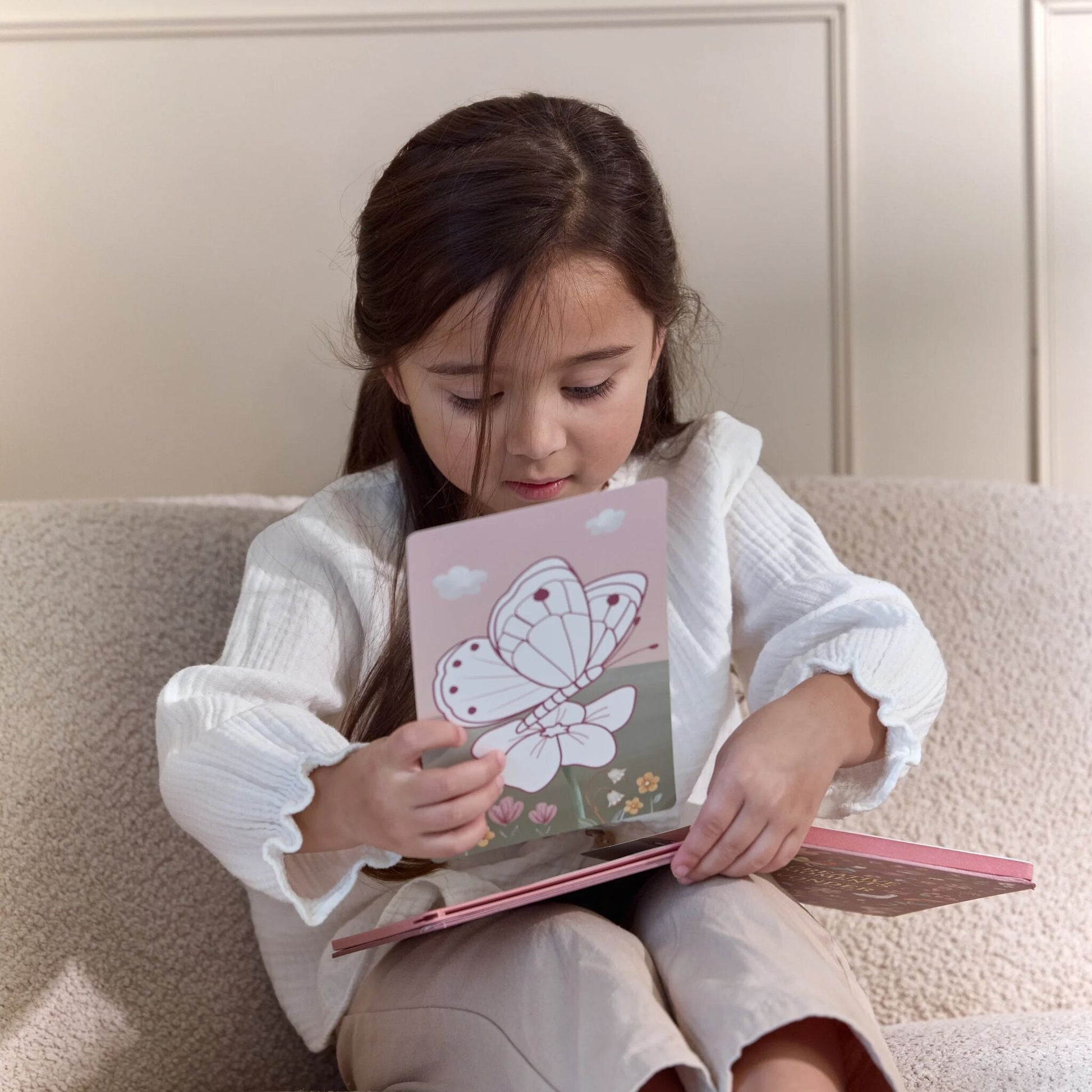 Tablette à dessin Little Dutch Rose - enfant en train de dessiner