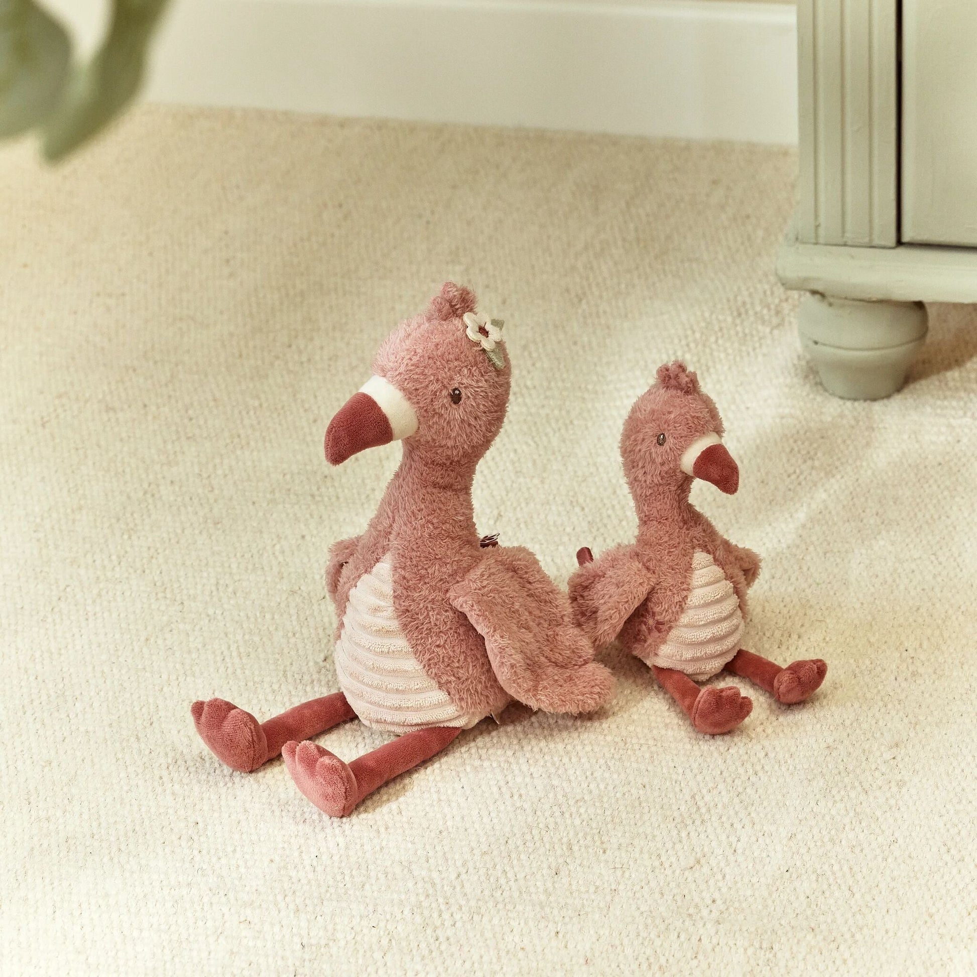 Peluche Flamant rose Little Dutch en situation