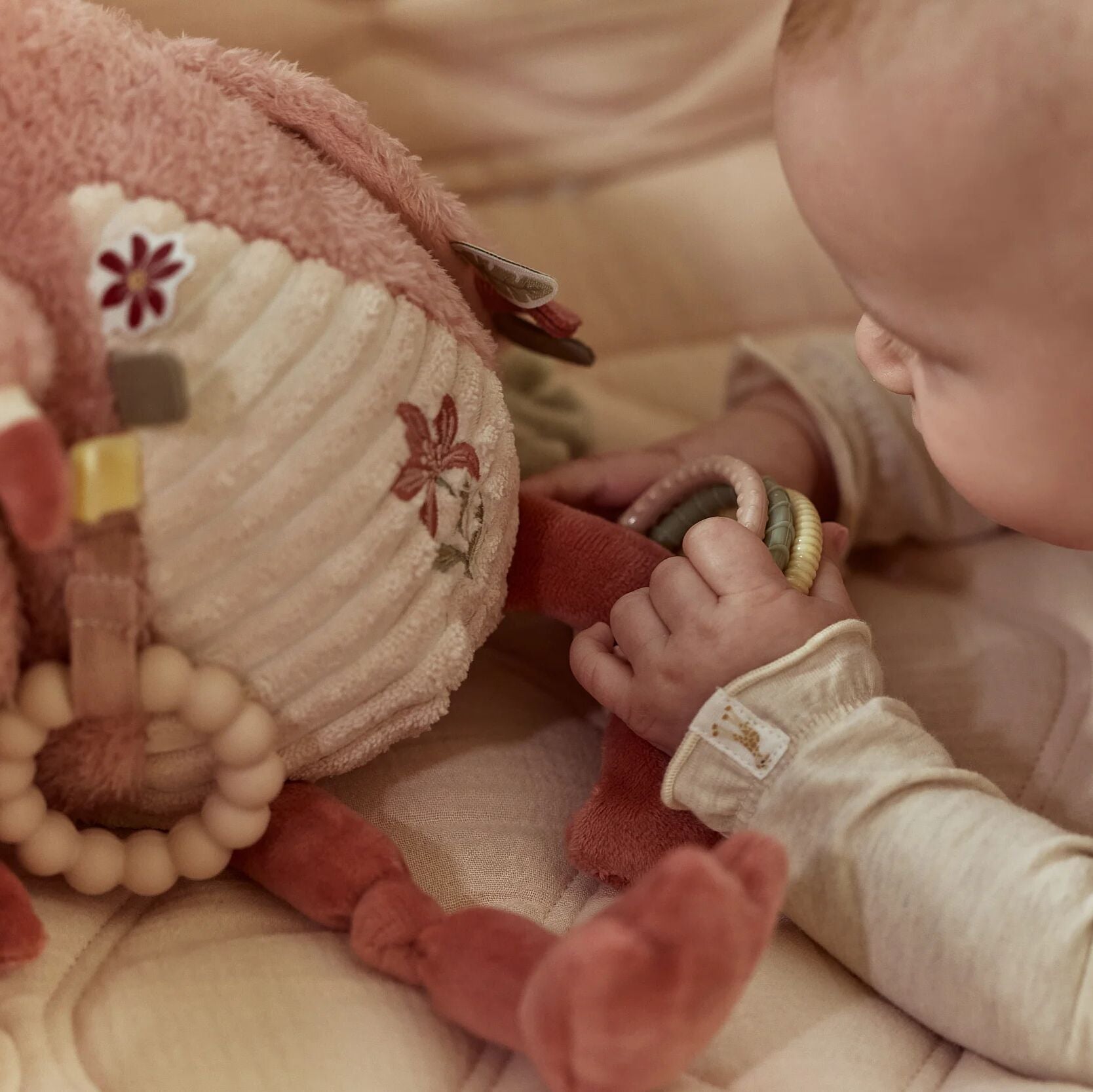 Peluche d'activités Flamant rose Little Dutch avec bébé