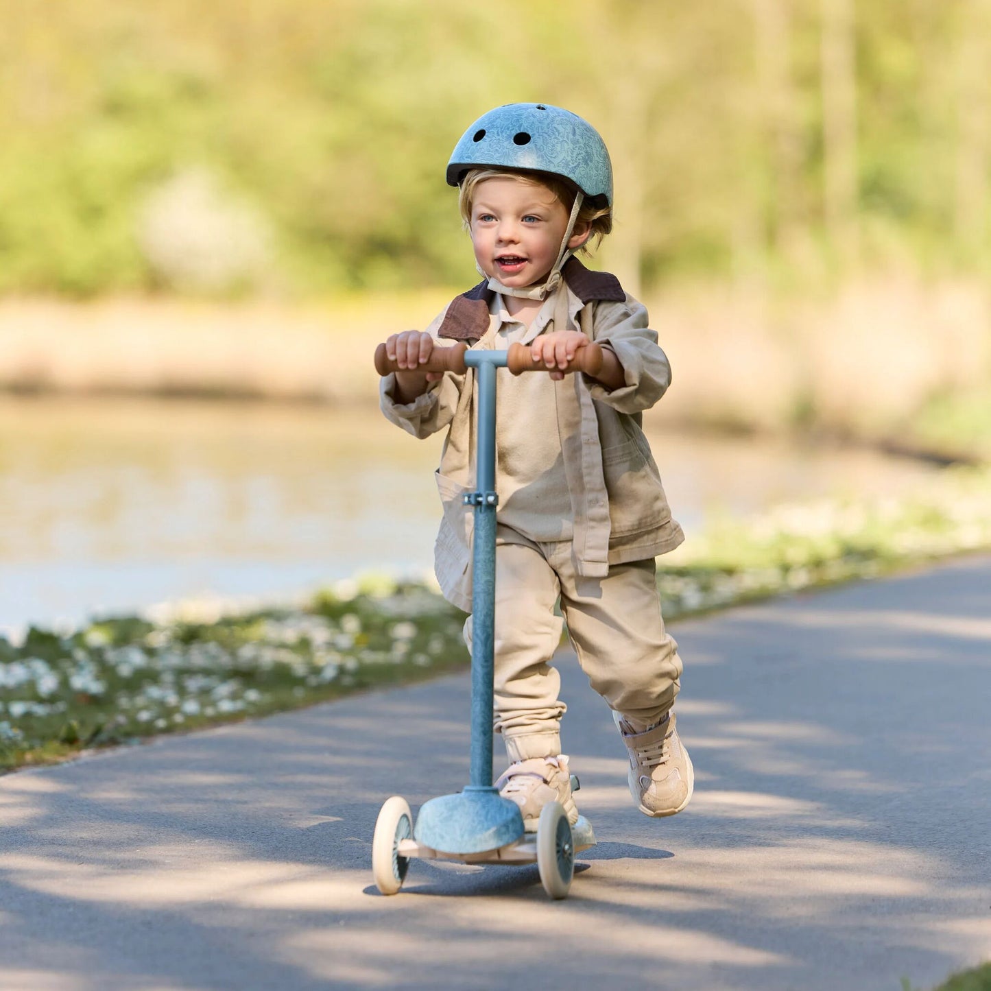 Trottinette 3 roues Little Dutch avec casque assorti