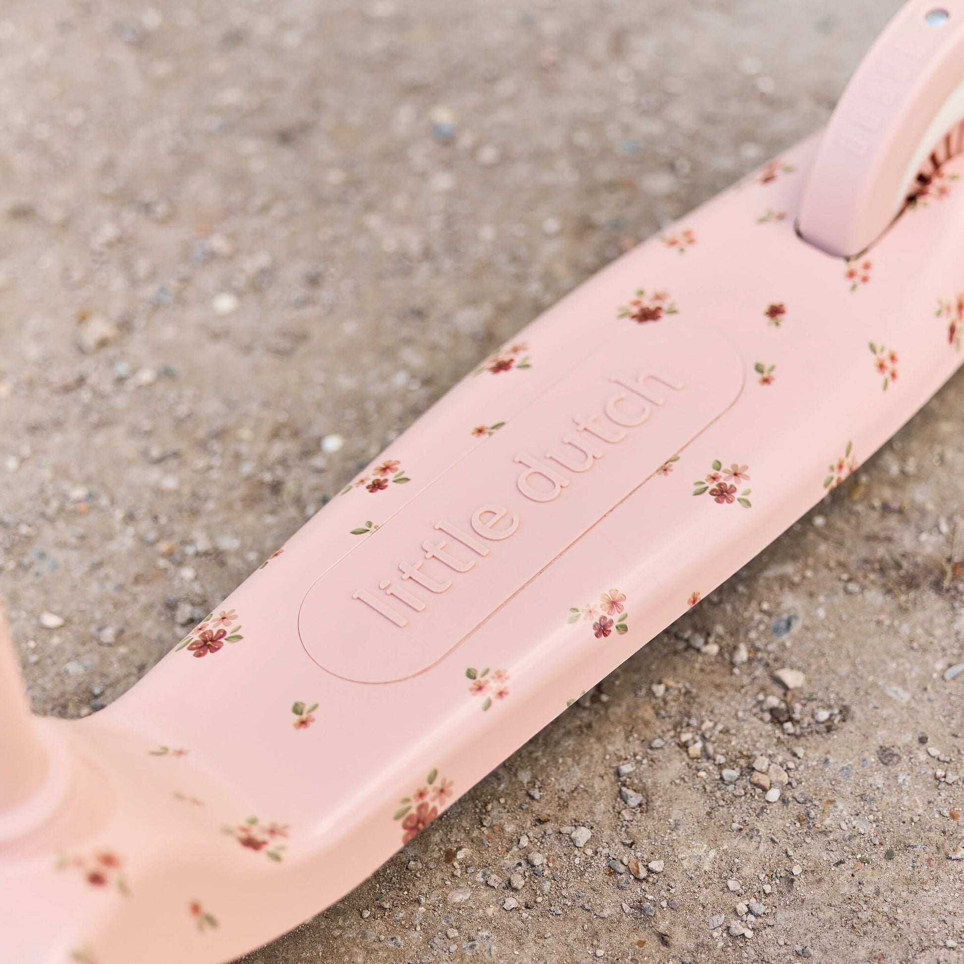 Trottinette 3 roues Little Dutch rose, vue de profil