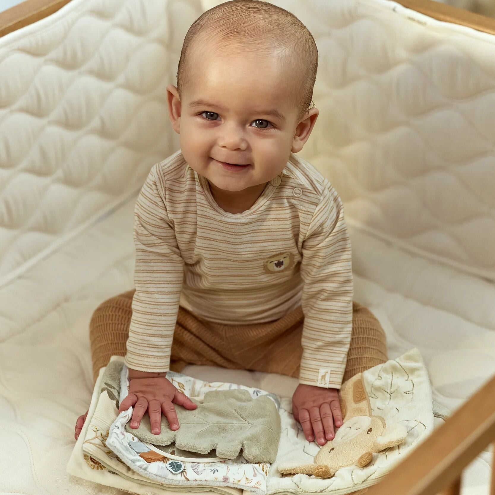 Livre tissu d'activités Safari Friends en situation d'usage