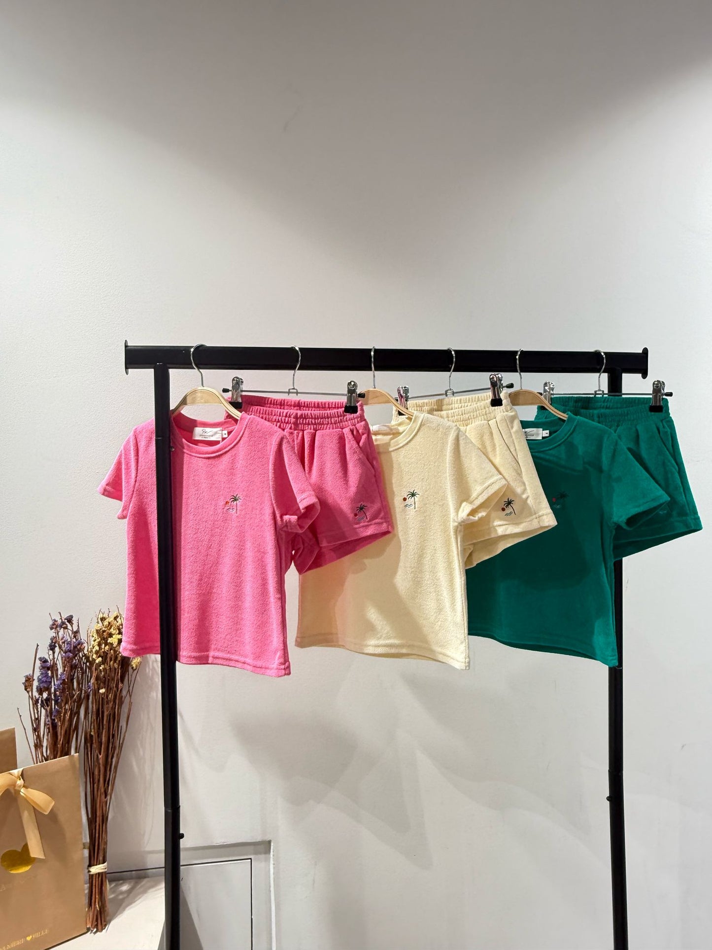 Ensemble en éponge avec broderie "écru"