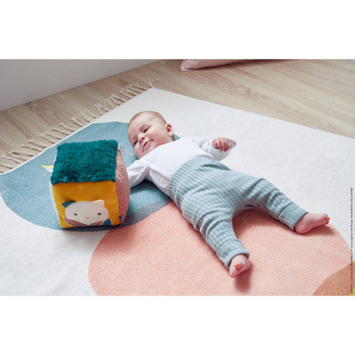 Cube sensoriel pour bébé