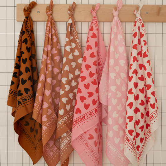 Foulard coeurs 55 cm