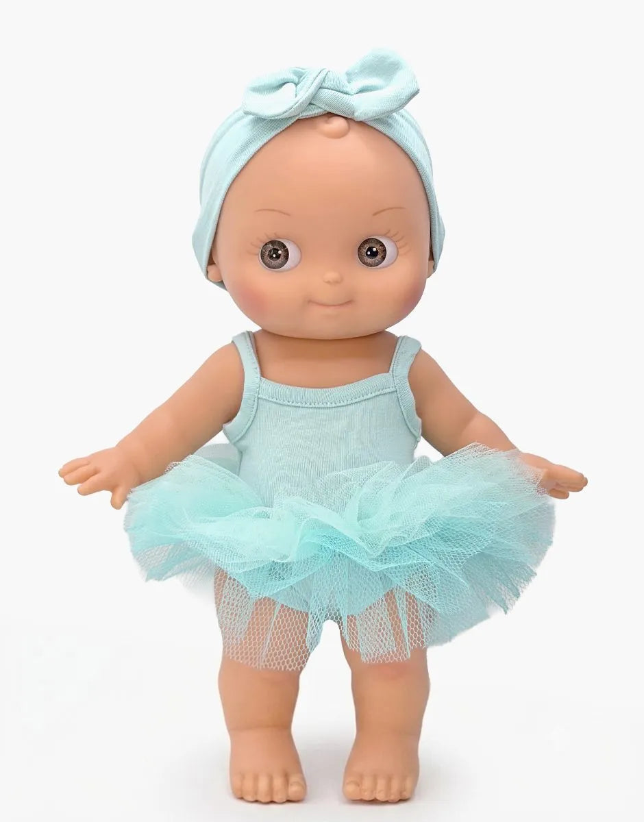 Ninon au sport et son tutu bleu menthe